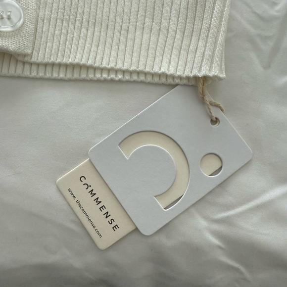 Chic White Ribbed Cardigan - Picture 2 of 3